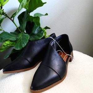 NWT Universal Thread Black Loafers Size: 8 1/2